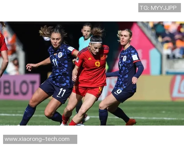 荷兰女足球员马滕斯：从青涩新人到世界顶级前锋的成长历程