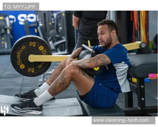 足球球星一天的生活轨迹 从晨跑到赛场背后的日常训练与备战揭秘