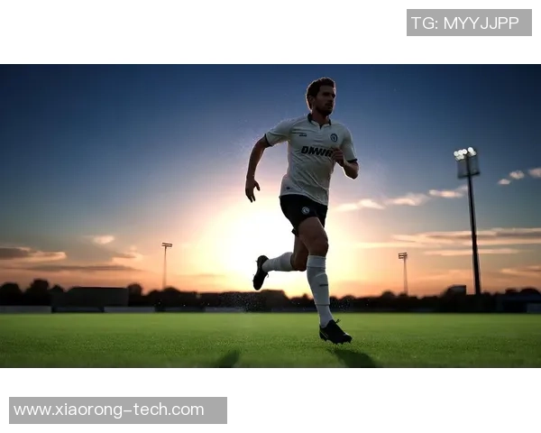 从绿茵场到传奇舞台足球球星人生轨迹与辉煌时刻